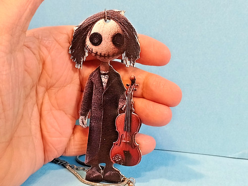 Quirky violinist doll - ma,