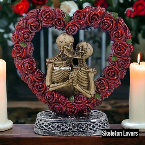 Skeleton lovers heart figurine - lovers,
