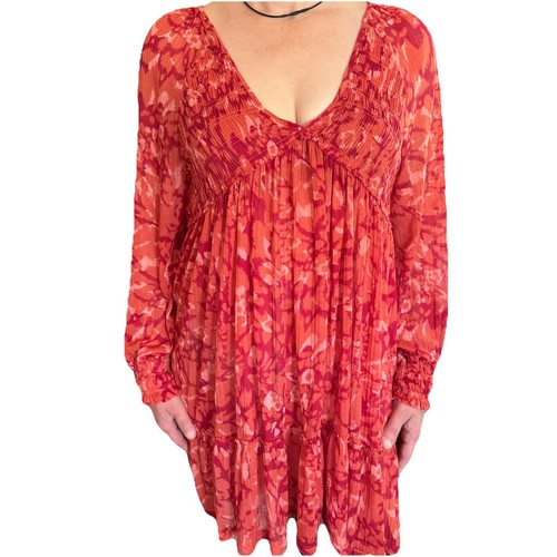 Beyond the radar women red - radar,