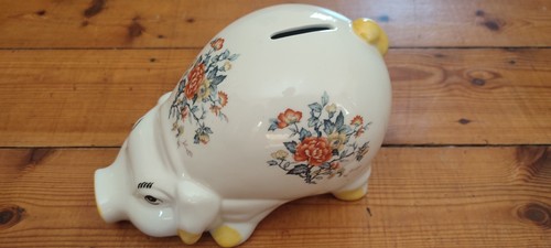 Ceramic blue floral - floral, crouching