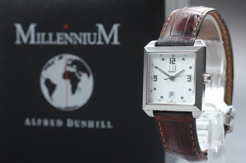 Near mint box dunhill - w/, box]