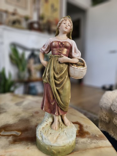This antique item royal - item, is