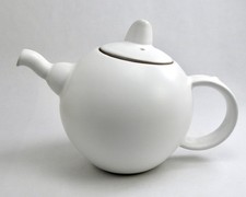 DARTINGTON STUDIO POTTERY STONEWARE TEAPOT - WHITE EGGSHELL GLAZE
