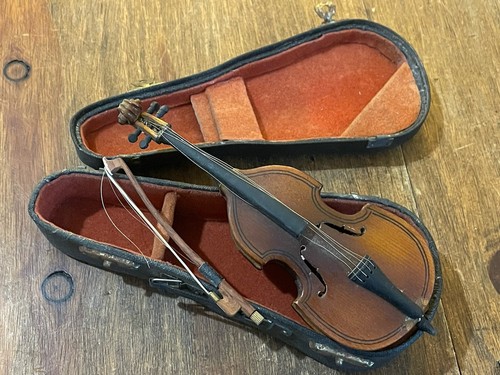 Lovely vintage miniature - vintage, cased