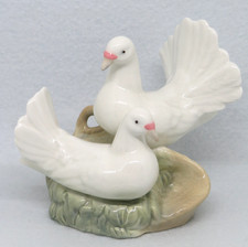 Miquel Requena Figurine PAIR OF DOVES 11 cm tall. In excellent condition.