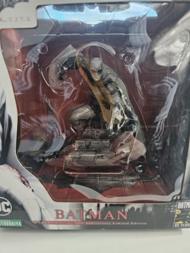 Monochrome batman arkham city - batman,