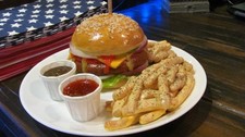 FAKE ARTIFICIAL AMERICAN DINER DISPLAY BURGER & FRIES FAST FOOD TV BREAD PROP