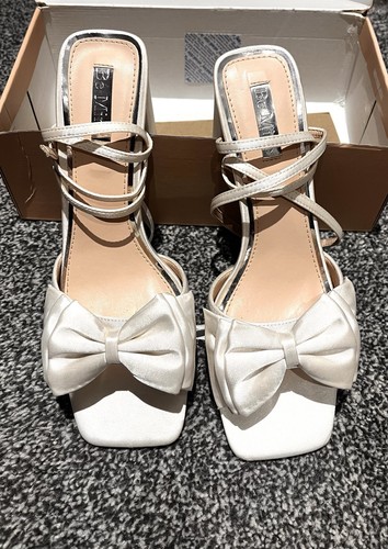 Mine size ivory satin - be, 7