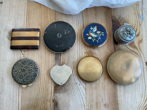 Job lot vintage - of, powder
