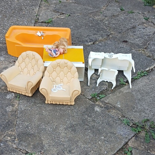 Vintage sindy doll house - sindy,