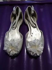 Young Girls Ivory Shoes Size 11