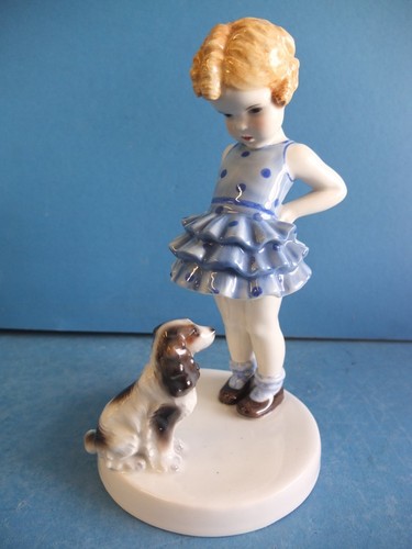 Older ceramic figurine - ,, girl