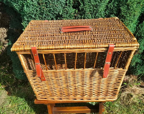 Wicker basket pet carrier