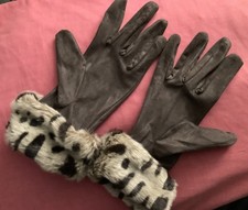 Soft brown Gloves with Faux
