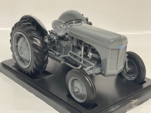 Scale tractoys ferguson - tractoys,