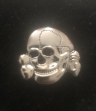 BIKER SKULL AND CROSSBONES ENAMEL PIN LAPEL BADGE