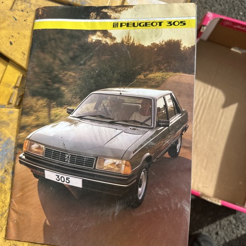 Peugeot 305 saloon brochure - saloon,