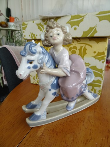 Rare retired lladro faithful - retired, "faithful