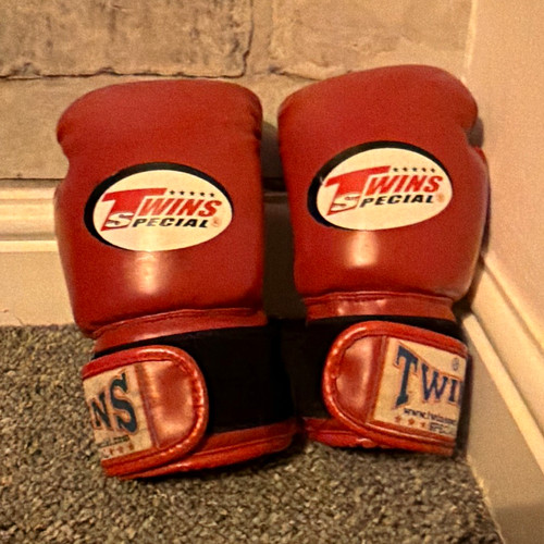 Twins special red - red, boxing