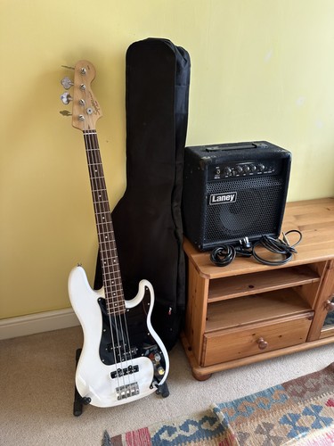 Squier bass electric guitar - p-bass,