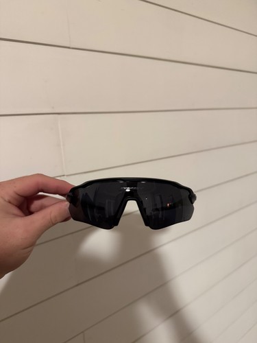 Black oakley - on, radar