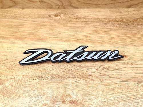 Datsun 240z lettering emblem - lettering,