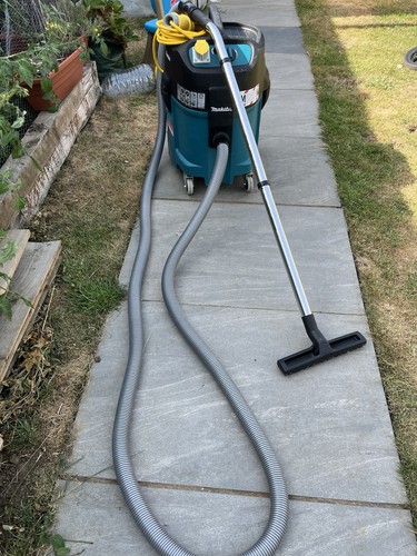 Makita 447m 110v - 110v, wet
