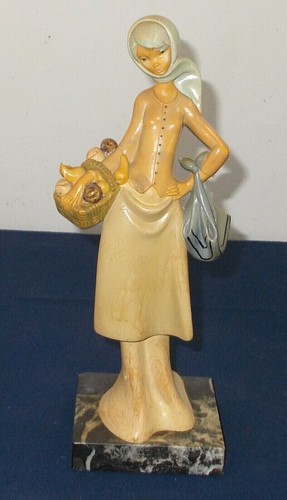 Large italian figure lady - italian,