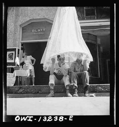Photo blatt building 1930s men - photo:blatt,