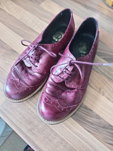 Red dead leather - red,