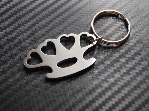 Heart knuckle duster love hate - heart,