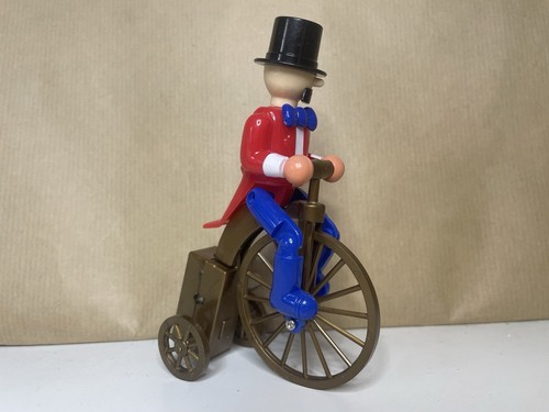 Vintage wind toy - wind-up,