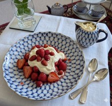 Lomonosov Cake And Cream Set