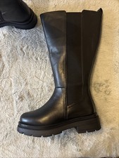 Majesty Leather Chelsea Boots