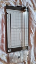 Stampin Up Paper Trimmer Cutter / Scorer with 5 x new spare blades