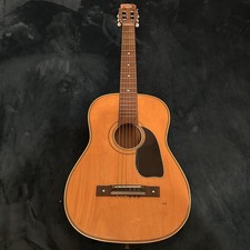 Vintage Acoustic Guitar, 3/4