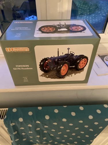 Universal hobbies fordson - universal,