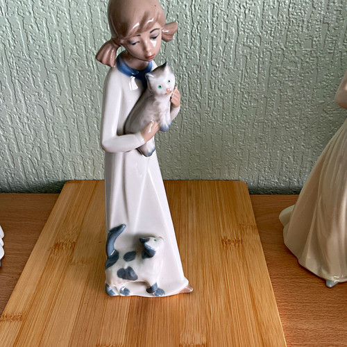 Casades spain porcelain girl - spain,