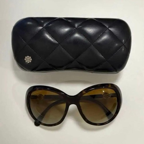 Chanel sunglasses with pearl - chanel,