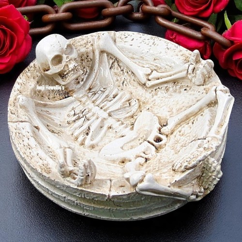 Skeleton bones ashtray - bones,
