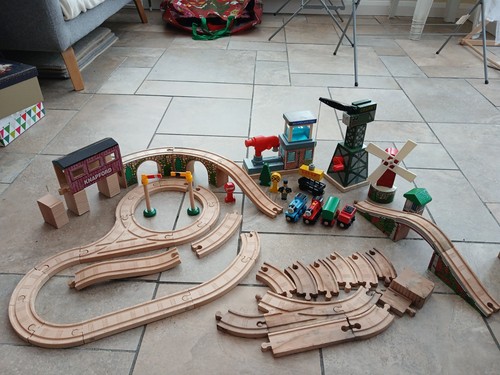 Thomas guilane wooden train - ,
