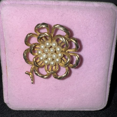Vintage crown trifari gold - vintage,
