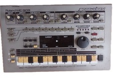 Roland MC-303 Groovebox Synthesizer Drum Machine Music Production from Japan