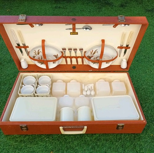 Brexton person picnic - 4, hamper