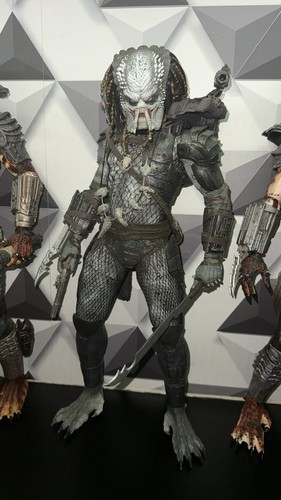 Neca scale elder predator - 1/4,