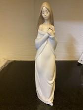 NAO by Lladro "Floral Beauty"