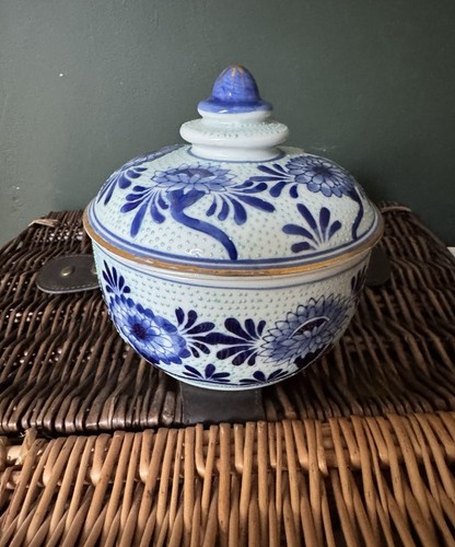Chinoiserie lidded pot