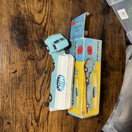 Corgi 1129 milk tanker - corgi,