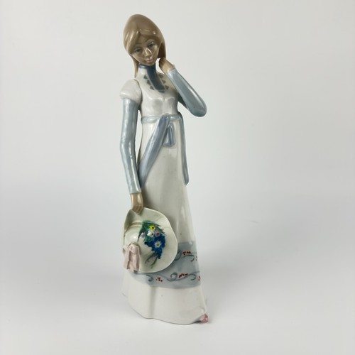 Casades porcelain figurine - -,