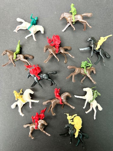 Vintage 4cm tall cowboys - 12,